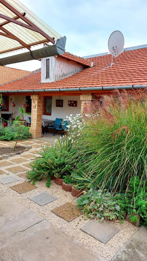Mandula Apartman Segedin Dış mekan fotoğraf