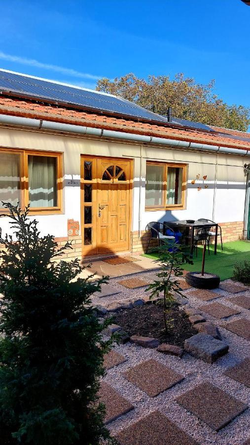 Mandula Apartman Segedin Dış mekan fotoğraf